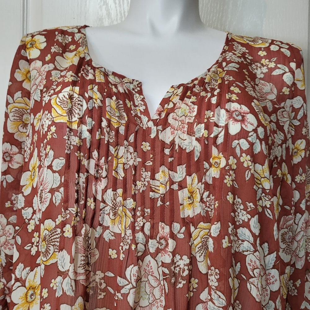 Torrid  FLORAL PRINT CHIFFON PLEATED BLOUSE - Picture 4 of 10